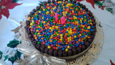 Bolo falso de kit-kat de morango (econômico)