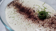 Mousse rápido de limão com recheio de biscoito