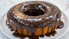 Bolo de cenoura fofinho sem batedeira que não sola e sem erro