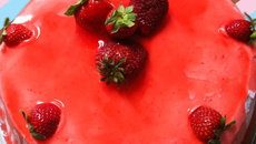 Torta de morango molhadinha