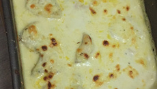 Filé de peixe ao molho de queijos gratinado