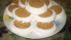 Biscoito maizena recheado com maria-mole