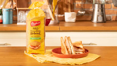 Katsu sando (sanduíche com frango empanado)