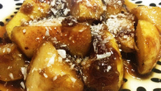 Peras caramelizadas com coco