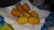 Enroladinho de salsicha frito simples