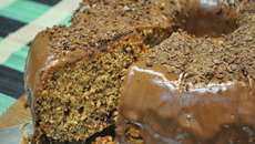 Bolo de iogurte grego com ovomaltine