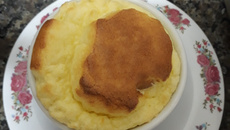 Suflê de queijo tradicional francês