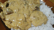 Contra-filé ao molho de mostarda cremoso