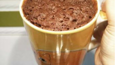 Bolo de chocolate na caneca