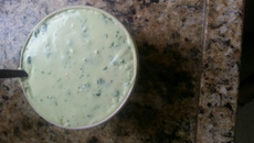 Molho de alho (acompanhamento para carnes e saladas)