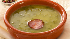 Caldo verde com mandioca e calabresa para variar na receita sem perder no sabor