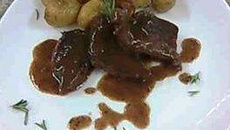 Escalope de avestruz ao molho de ervas