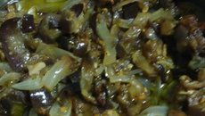 Antepasto de berinjela de microondas