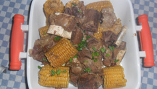 Costela com espiga de milho verde