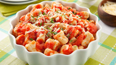 Nhoque de mandioquinha e ricota ao sugo