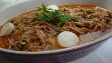 Lagarto ao molho de azeitonas e palmito