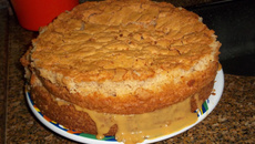 Bolo de canela com doce de leite