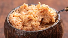 Cocada cremosa vegana com leite de coco e sabor intenso