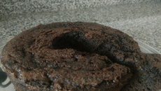 Bolo de alfarroba e café solúvel