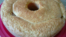 Bolo de fubá com goiabada