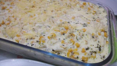 Macarrão com linguiça toscana ao molho branco