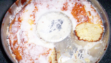 Bolo molhado de coco