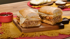 Sanduíche de pernil com abacaxi