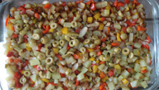 Salada assada de chuchu, pimentão verde, amarelo e vermelho