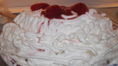 Bolo festa de morango e brigadeiro