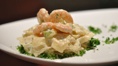 Macarrão ao molho de camarão e vinho branco