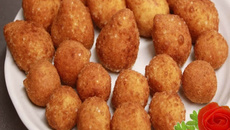 Bolinha de queijo para aperitivos