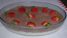 Sobremesa de morango e chocolate da Ana