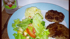 Hambúrguer de picanha com nozes e cream cheese