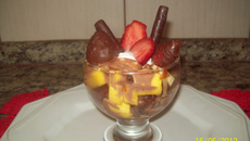 Salada de frutas com chantilly