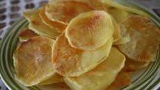 Batata chips de micro-ondas (com molho de maionese temperada )