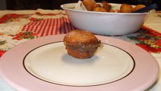 Bolinho de chuva com recheio de chocolate