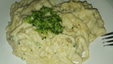 Molho branco com requeijão e brócolis