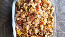 Arroz integral com frango na panela de pressão