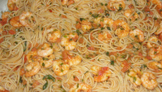 Macarrão com camarão delicioso