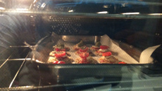 Mini pizza sem glúten com farinha zaya (farinha de mandioca)