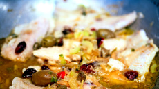 Bacalhau com uva passa e castanhas de cajú