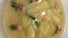 Sopa de mandioca com bacon