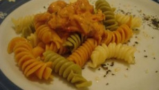 Macarrão aos dois tomates com ervas