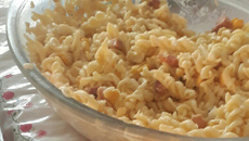 Salada de macarrão com bacon