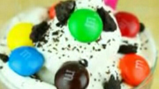 Milk shake de biscoito de chocolate com recheio de baunilha