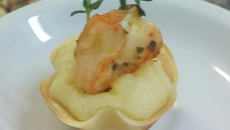 Cestinha de purê com camarão