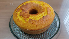 Broa de fubá molhadinha, fofinha e sem glúten