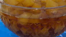 Doce de mamão em quadrados no cal