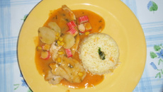 Filé de pescada com kani kama ao coco cremoso