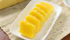 Pamonha doce com queijo (assada)